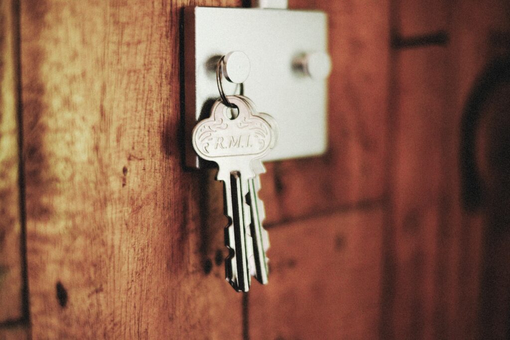 Keys to door when moving into a house share